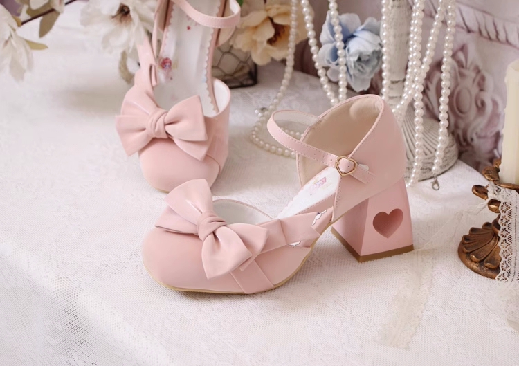 Słodkie sandały Lolita na wysokim obcasie w kształcie serca