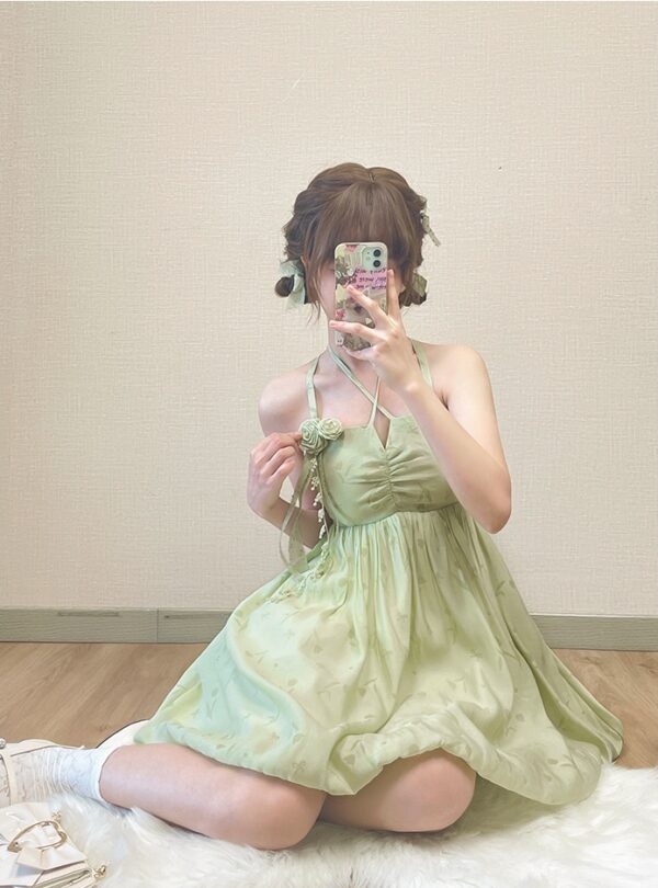 Sukienka w słodkim stylu, z zieloną kokardką i odkrytymi plecami Kawaii bez pleców