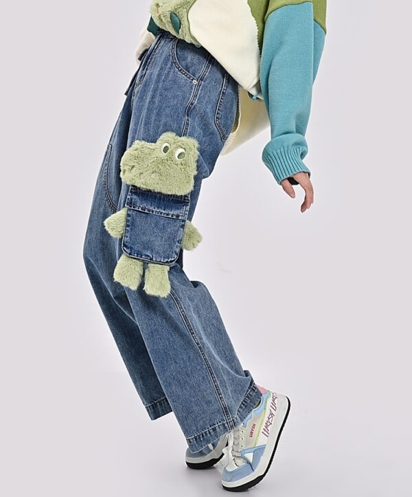 Niedliche Jeans mit geradem Bein und 3D-Cartoon-Krokodil-Stickerei blaues Kawaii
