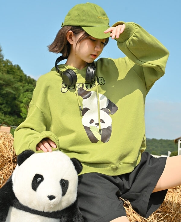 Linda sudadera con capucha con estampado de panda de dibujos animados verde Matcha 2