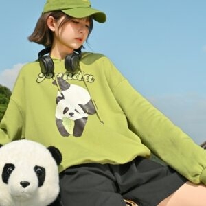 Niedlicher Matcha-grüner Kapuzenpullover mit Cartoon-Panda-Aufdruck Cartoon-Kawaii