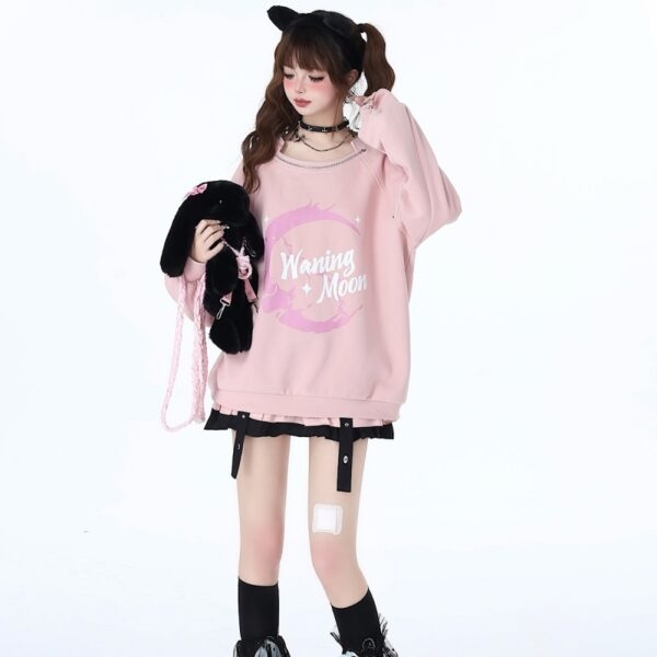 Söt cool tecknad tryckt rosa off-shoulder tröja Kawaii i asiatisk stil