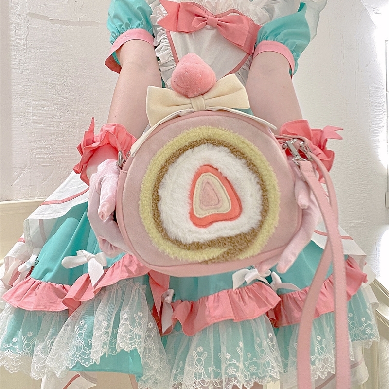 Słodki i uroczy plecak w kształcie ciasta truskawkowego